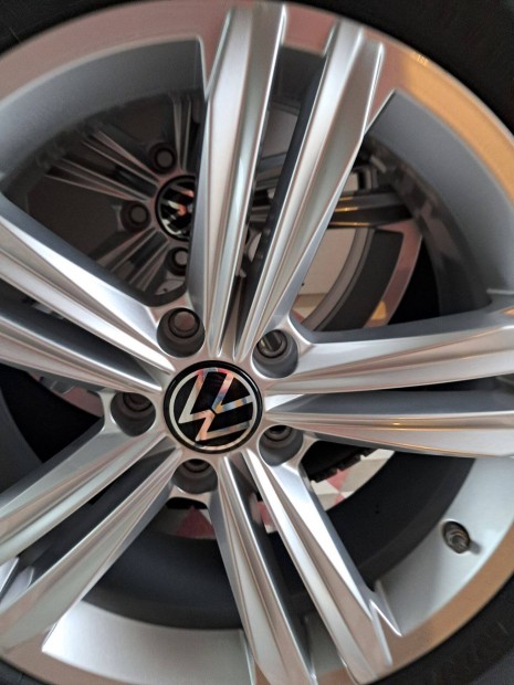 Vw Volkswagen Tiguan gyári alufelni 235/55 r18 téli gumi Garnitúra