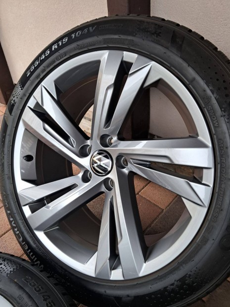 Vw Volkswagen Tiguan gyri alufelni 255/45 r19 teligumi garnitra