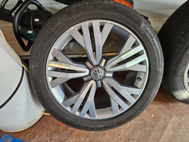 Vw arteon 18-as gyri felni 8db gumival 5x112