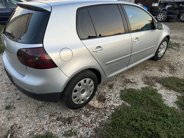 Vw golf 5 alkatrészek