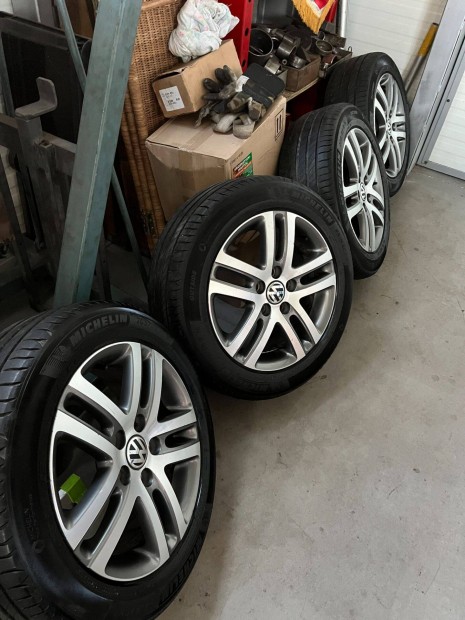 Vw gyári alufelni 205/55/16 Michelin újszerü nyárigumival 4-évesek