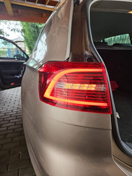 Vw passat B8 3g9 945 207 F burkolat t�r�tt h�ts� l�mpa