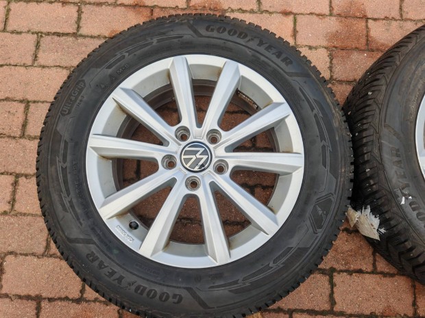 Vw passat gyri 16col alufelni 215/60r16 tli 2023