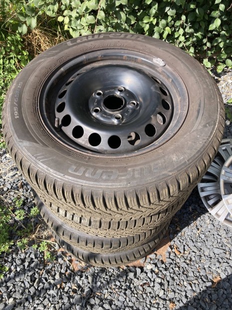 Vw skoda lemezfelni jszer 195/65R15 gumival gyri dsztrcsk