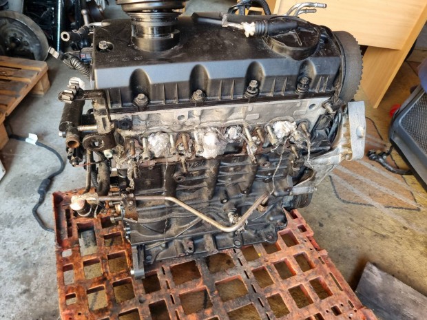 Vw touran 1.9 pd avq motor elad!