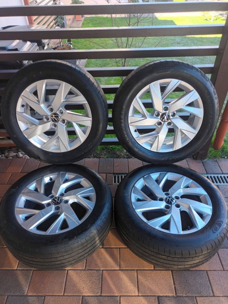Vw volkswagen tiguan gyári alufelni 235/55 r18 nyari gumival
