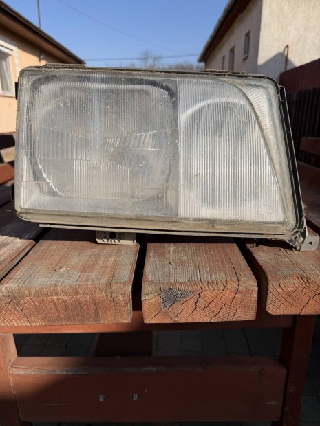 W124 Hella f�nysz�r�