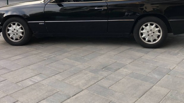 W124 alufelni a garnitra 50.000.-