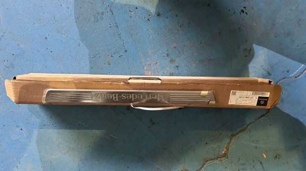 W167 k�sz�b d�szl�c mb felirattal A1676861300 elad�