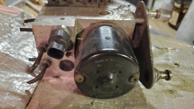 W168 A Mercedes ABS kocka