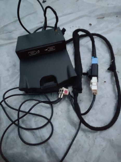 W176 W245 Usb csatlako+telefon töltő
