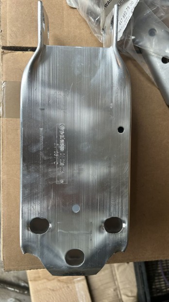 W206 kereszt tart A2066200100 elad