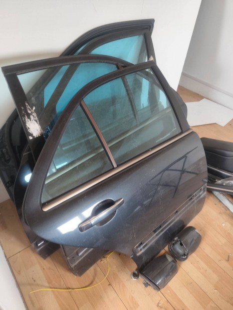 W210 ajtók, tükrök, díszlécek, könyöklő
