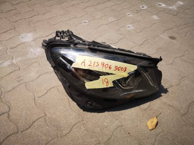 W213 jobb f�nysz�r� A2139069608 elad�