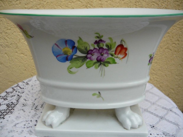 W67. Herendi porceln. Krms vza, kasp. Hibtlan. Gyjtemnybl