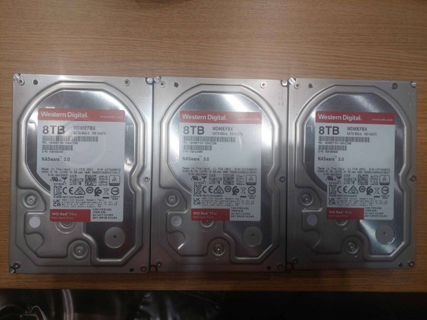 WD Red 8TB 100%, garancis, keveset futott, tbb darab van