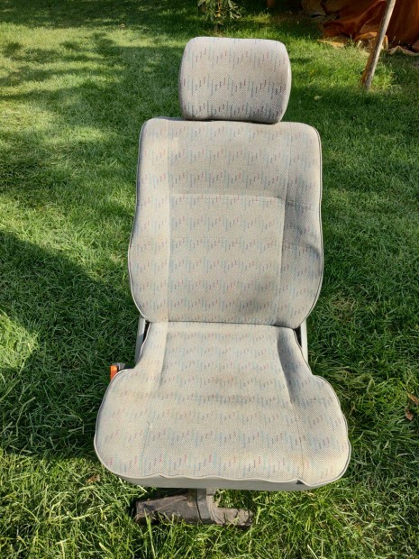 WV T4 m�sodik sor egyes �l�s