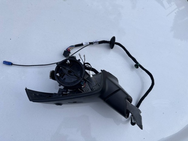 WV Tuareg bal k�ls� t�k�r