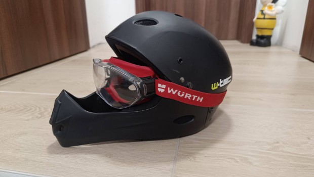 W-TEC bukósisak szemüveggel