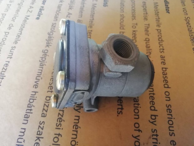 Wabco Nyom�scs�kkent� szelep 8 b�rra �ll�tva
