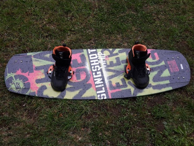 Wakeboard kötéssel