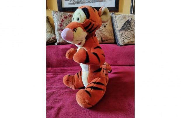 Walt Disney Micimack s bartai - Tigris plssfigura (43cm)