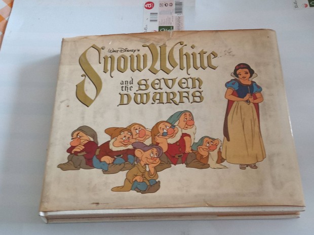 Walt Disney's Snow White and the Seven Dwarfs (Studio Book) Hardcover