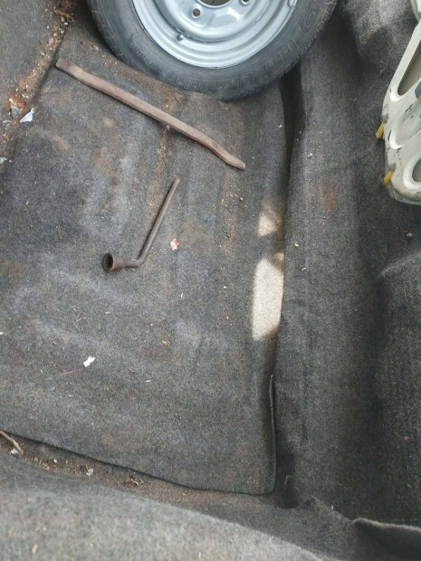 Warburg csomagtart� sz�nyeg