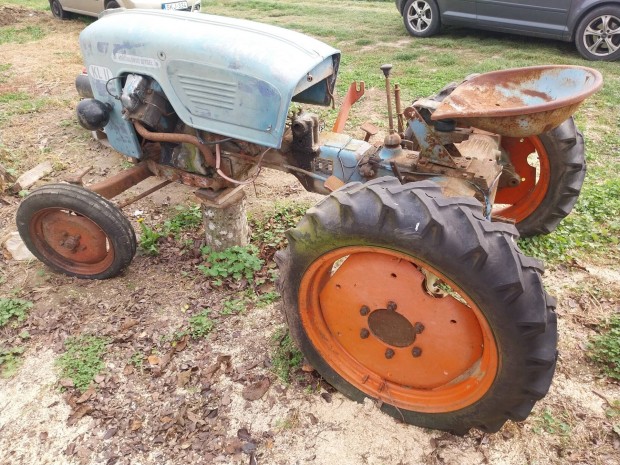 Warchalowski traktor alkatrésznek