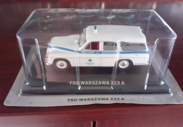 Warsawa 223 A ment FSO kisauto modell 1/43 Elad