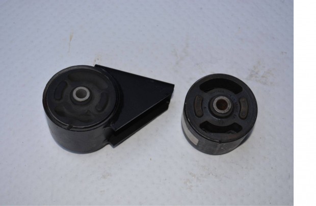 Wartburg 1.3 vlt motor tart bak gumibett szilent silent 2 darab