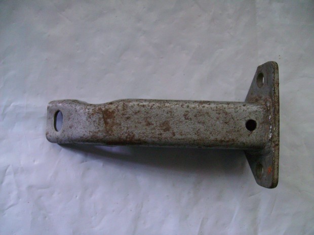 Wartburg 353 motortart� konzol