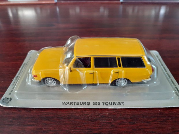 Wartburg 353 tourist sarga kisauto modell 1/43 Elad