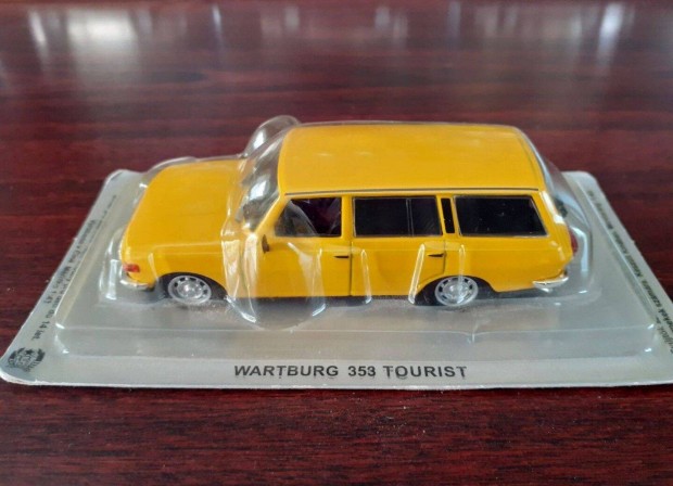 Wartburg 353 tourist sarga kisauto modell 1/43 Elad