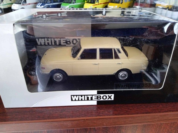 Wartburg 353 vaj White-Box kisauto modell 1/24 Elad