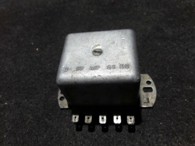 Wartburg / Barkas komplett gy�ri fesz�lts�gszab�lyz� 12V