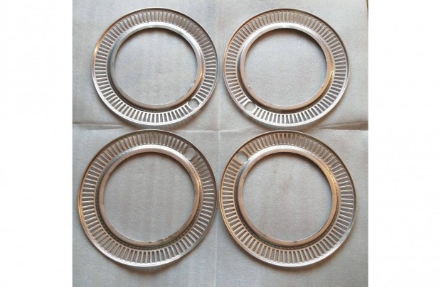 Wartburg diszt�rcsa disz�t� karika 4 db