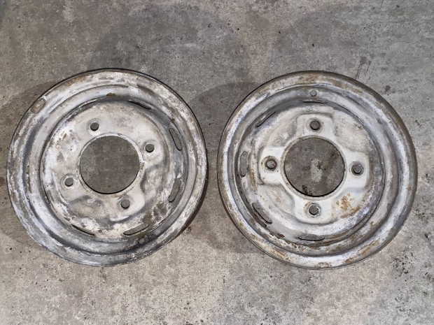 Wartburg s Trabant felnik, gumik