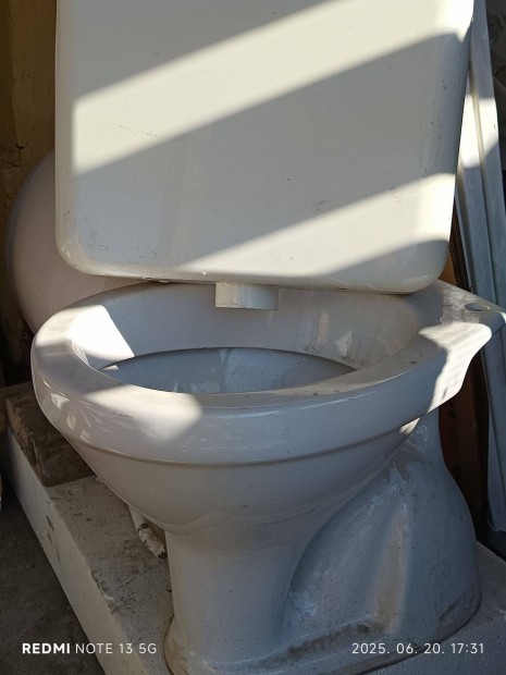 Wc tartállyal