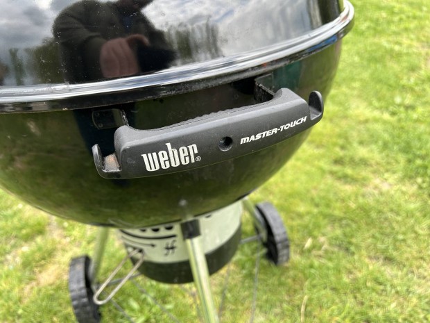 Weber Master-Touch GBS 57cm-es faszenes gmb grill