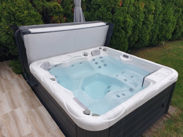 Wellis Pluto Jakuzzi