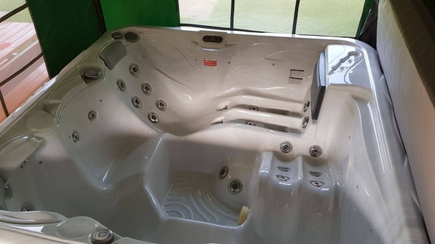 Wellis jakuzzi