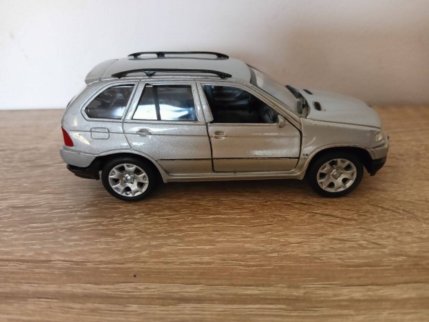 Welly BMW X5 1/43