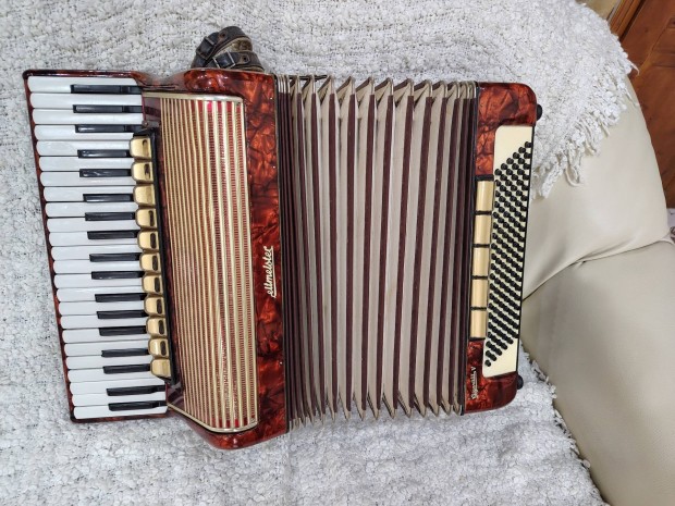Weltmeister Gigantili V 120 basszusos tangóharmonika Harmonika