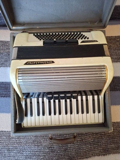 Weltmeister tangóharmonika 80 basszusos