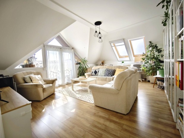 Wessel�nyi lak�telepen fel�j�tott, nagy nappalis t�glalak�s elad�!