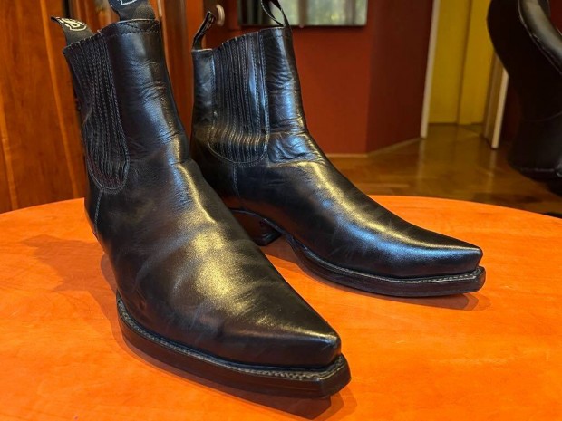 Western csizma Sendra 42-es