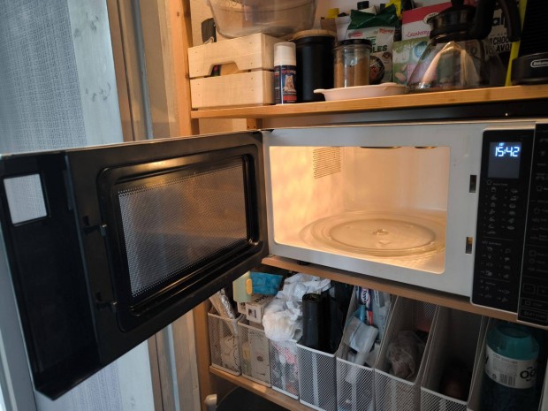 Whirlpool Cook30 Mikrohullm St - 30 L, Ezst/ Fekete