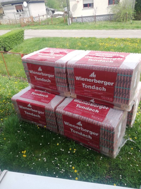 Wienerberger "kékes ivelt vágású cserép eladó 280 FT/db