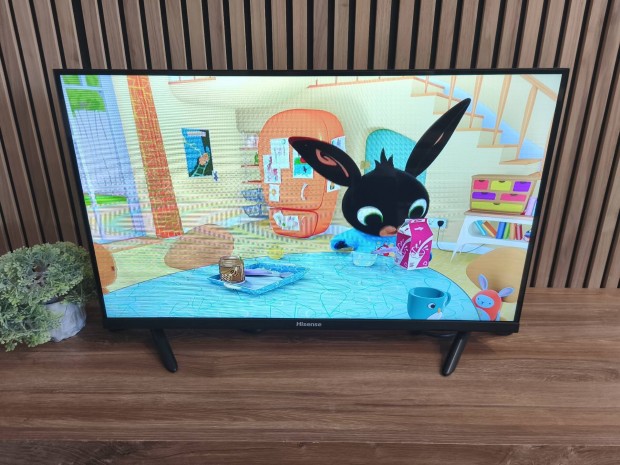 Wifi Smart 82CM LED TV. Youtube.Max.Netflix.Disney